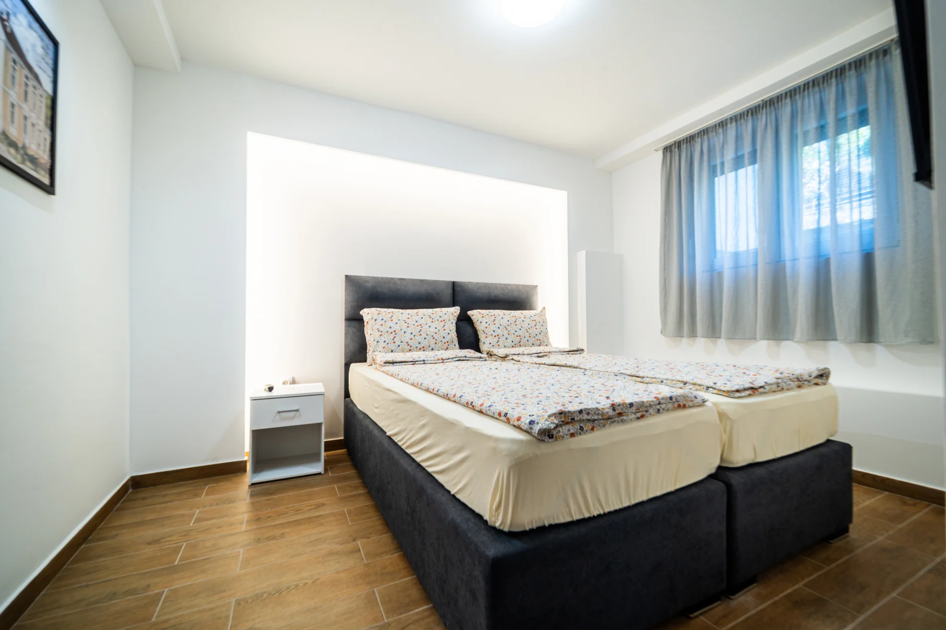 Svetao apartman sa bračnim krevetom